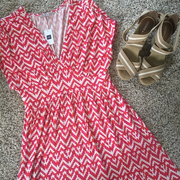 GAP Summer Dress with Graphic Print NWT - Picture 1 of 5